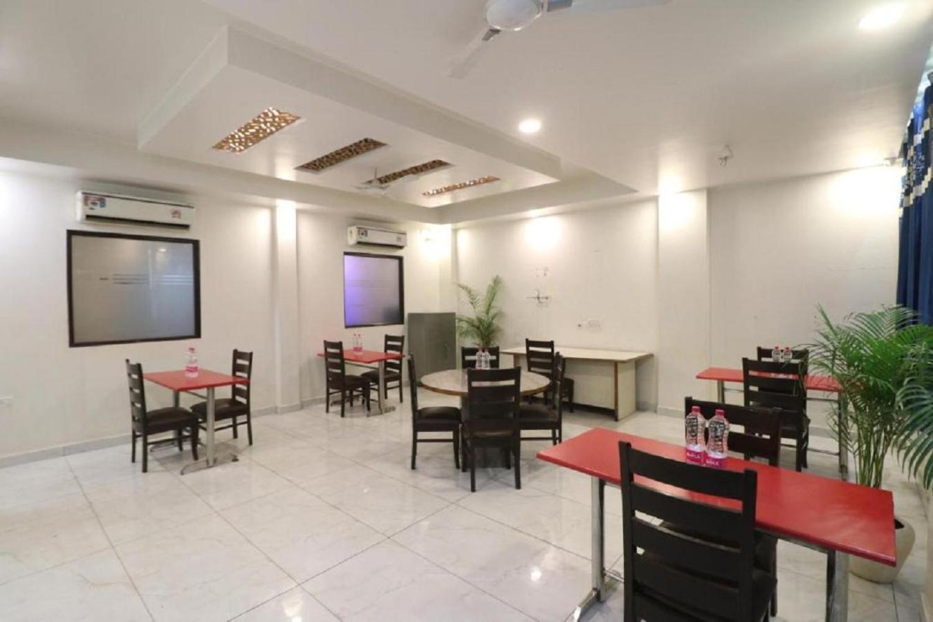 Hotel Skywood At Airport Nueva Delhi Exterior foto